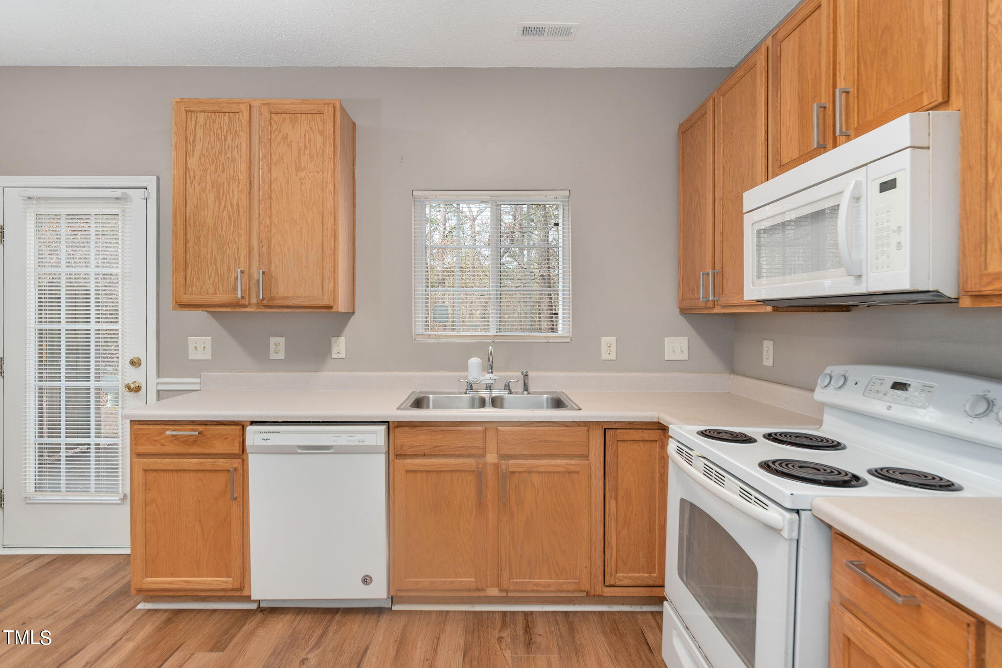 420 Alero Road Raleigh, NC 27610 - Photo 11 of 28 420 Alero Road Raleigh_JRKnowles_Photogr