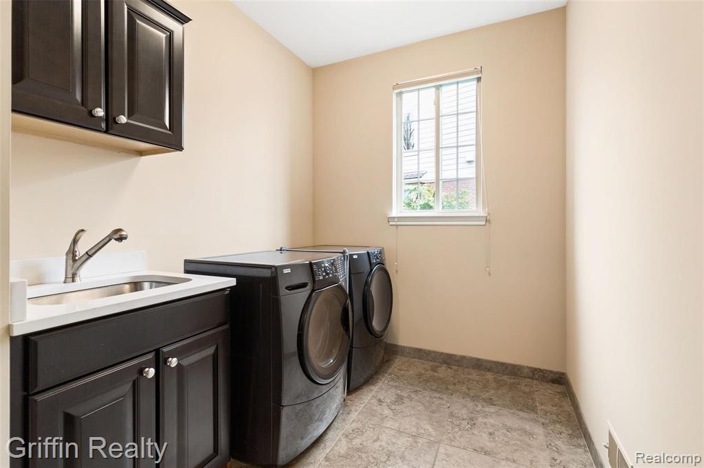 3763 Windingbrook Circle, Unit 35 Rochester Hills, MI 48309 - Photo 10 of 44