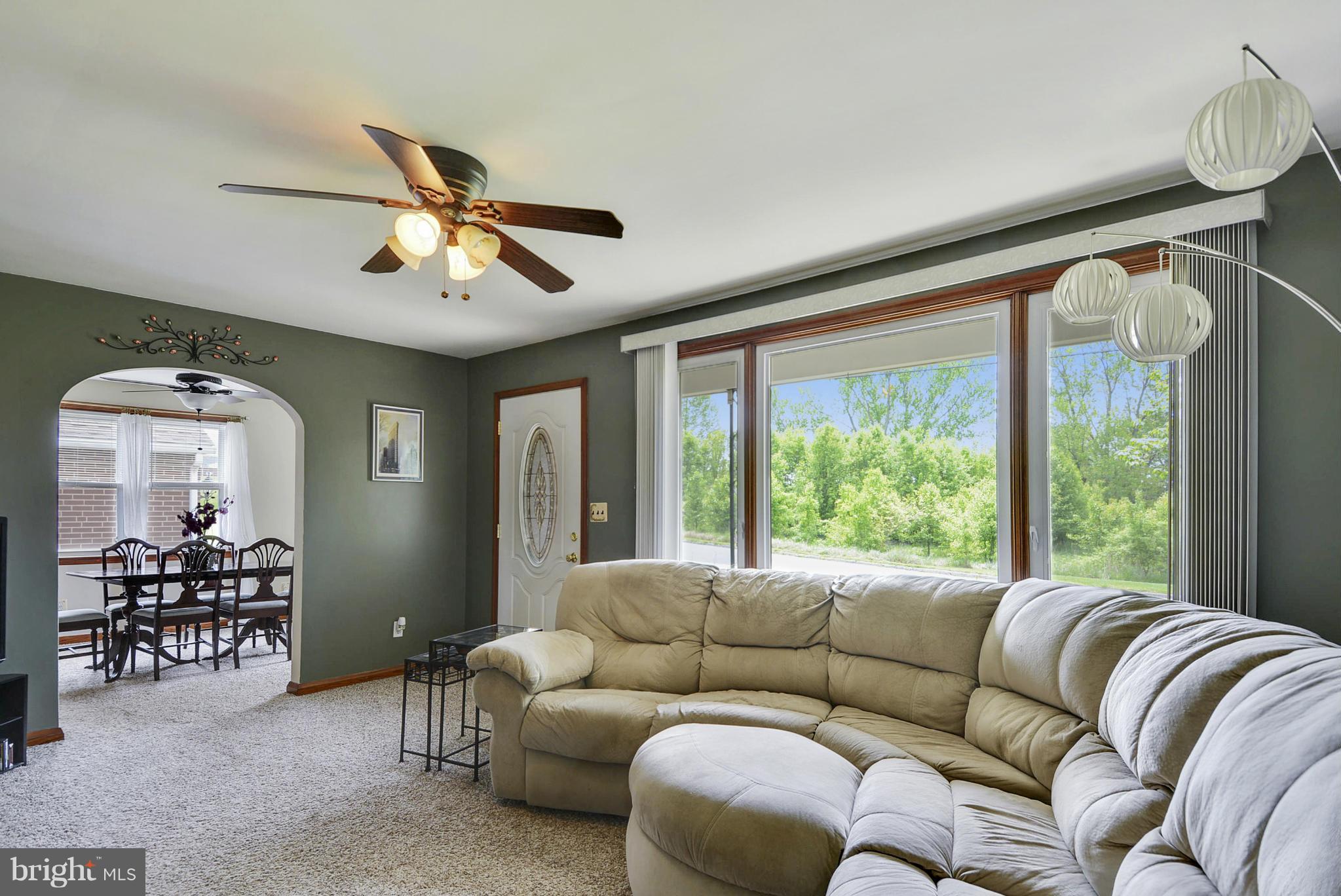 4020 Kahlston Road Baltimore, MD 21236 - Photo 3 of 21 Living Room