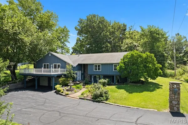 $255,000 | 2740 Old Collinsville Road, Belleville, IL 62221