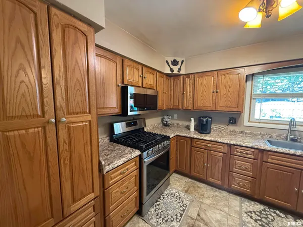 $184,990 | 2823 West Greenbrier Lane, Peoria, IL 61614