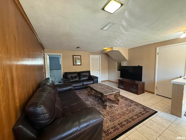 $219,990 | 2823 West Greenbrier Lane, Peoria, IL 61614