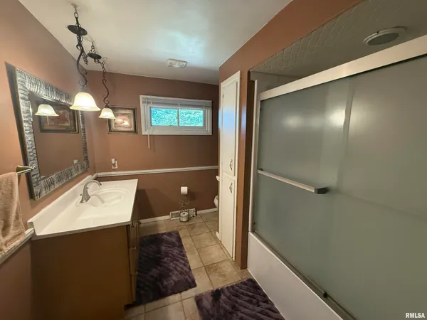 $184,990 | 2823 West Greenbrier Lane, Peoria, IL 61614