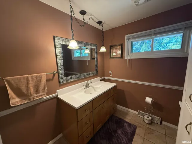 $219,990 | 2823 West Greenbrier Lane, Peoria, IL 61614