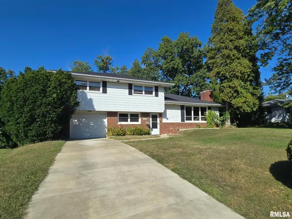 $184,990 | 2823 West Greenbrier Lane, Peoria, IL 61614