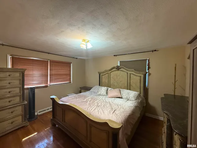 $219,990 | 2823 West Greenbrier Lane, Peoria, IL 61614