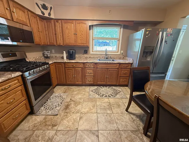 $219,990 | 2823 West Greenbrier Lane, Peoria, IL 61614