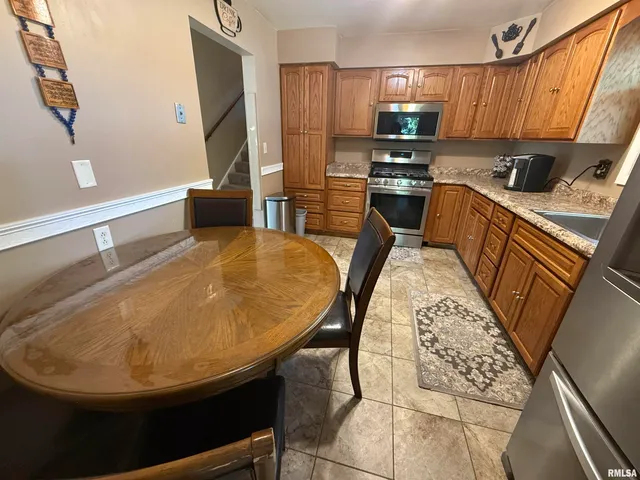 $219,990 | 2823 West Greenbrier Lane, Peoria, IL 61614