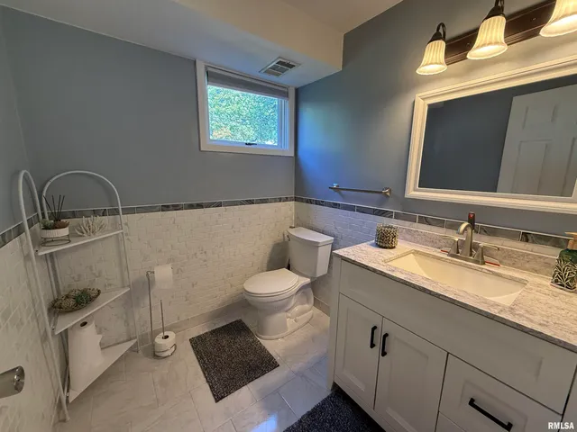 $219,990 | 2823 West Greenbrier Lane, Peoria, IL 61614