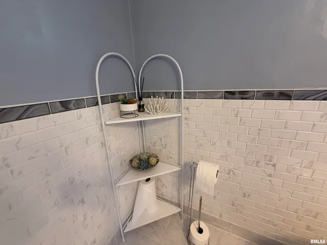 $219,990 | 2823 West Greenbrier Lane, Peoria, IL 61614