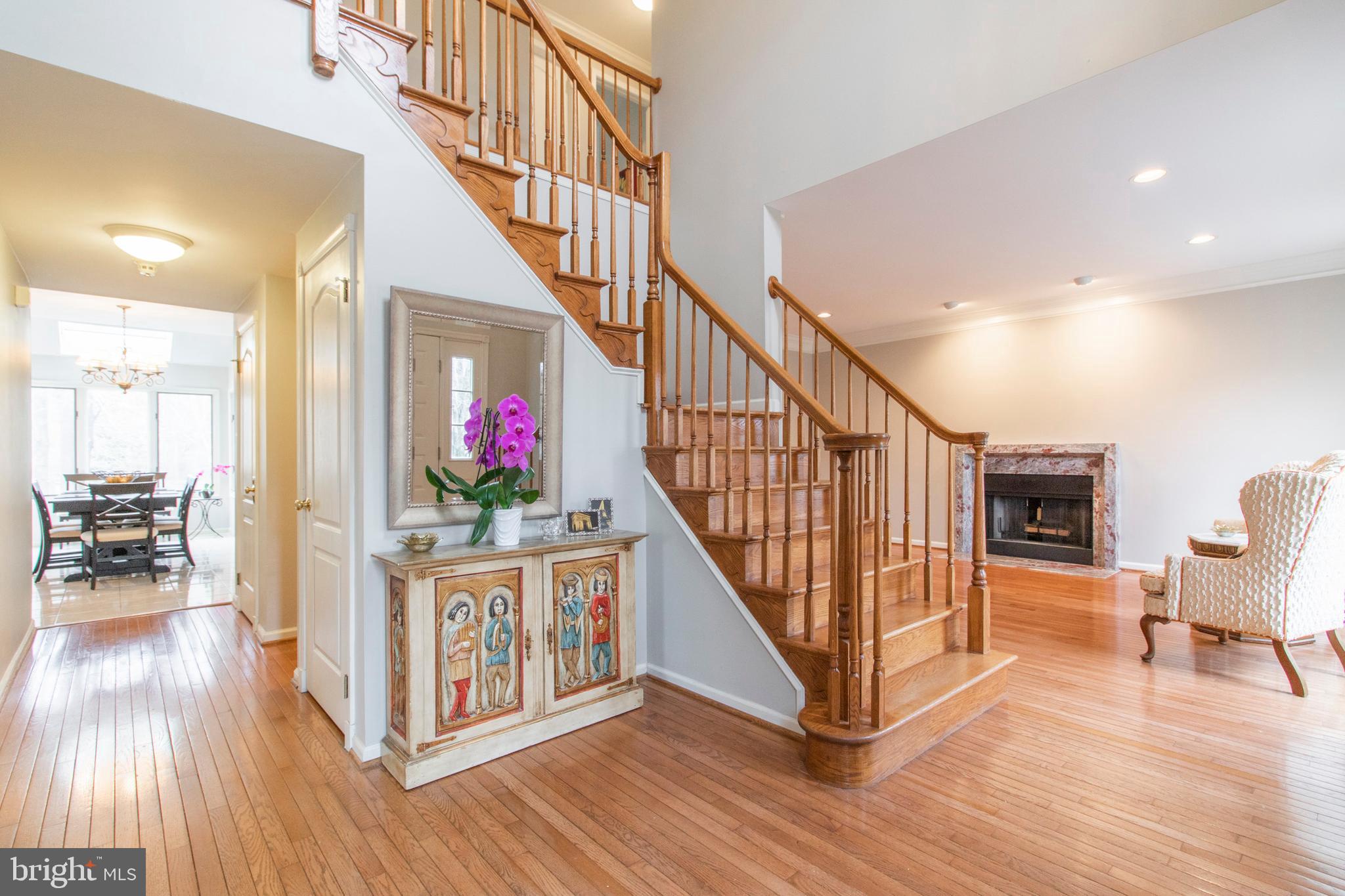 825 Redgate Road Dresher, PA 19025 - Photo 3 of 34 2-story Foyer with hardwood floors.