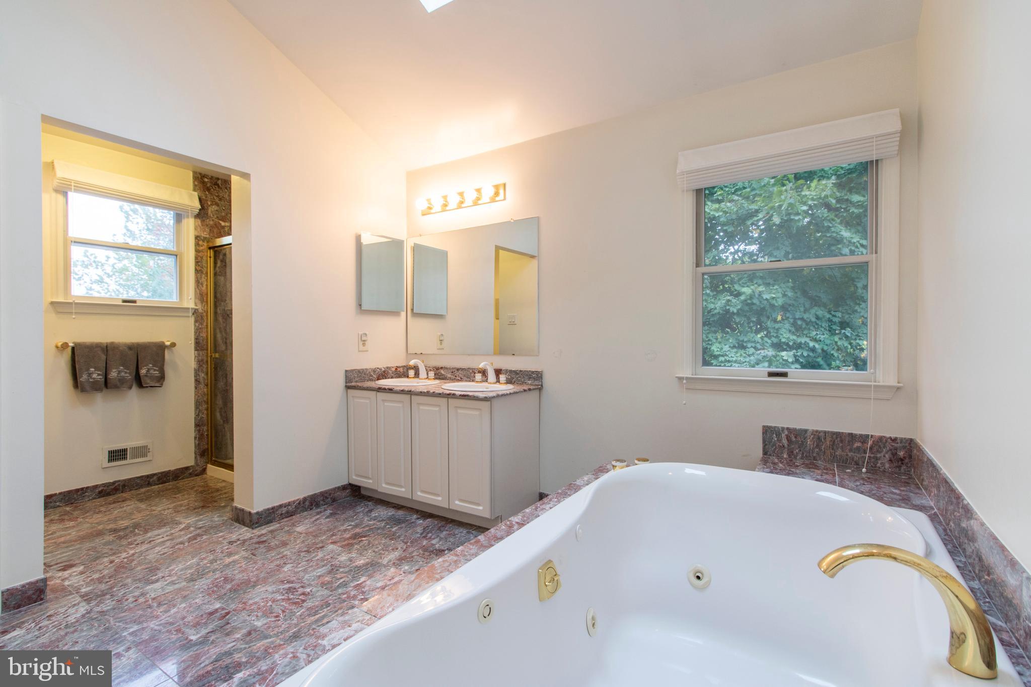 825 Redgate Road Dresher, PA 19025 - Photo 23 of 34 Marble floor with 7' whirlpool tub.