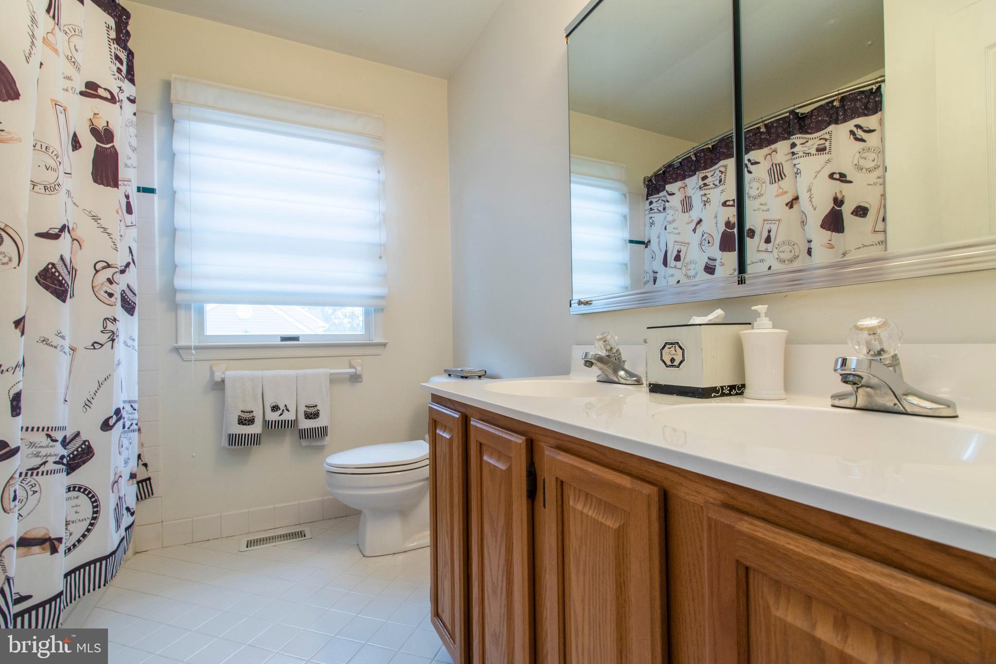 825 Redgate Road Dresher, PA 19025 - Photo 27 of 34 Hall Full Bathroom.