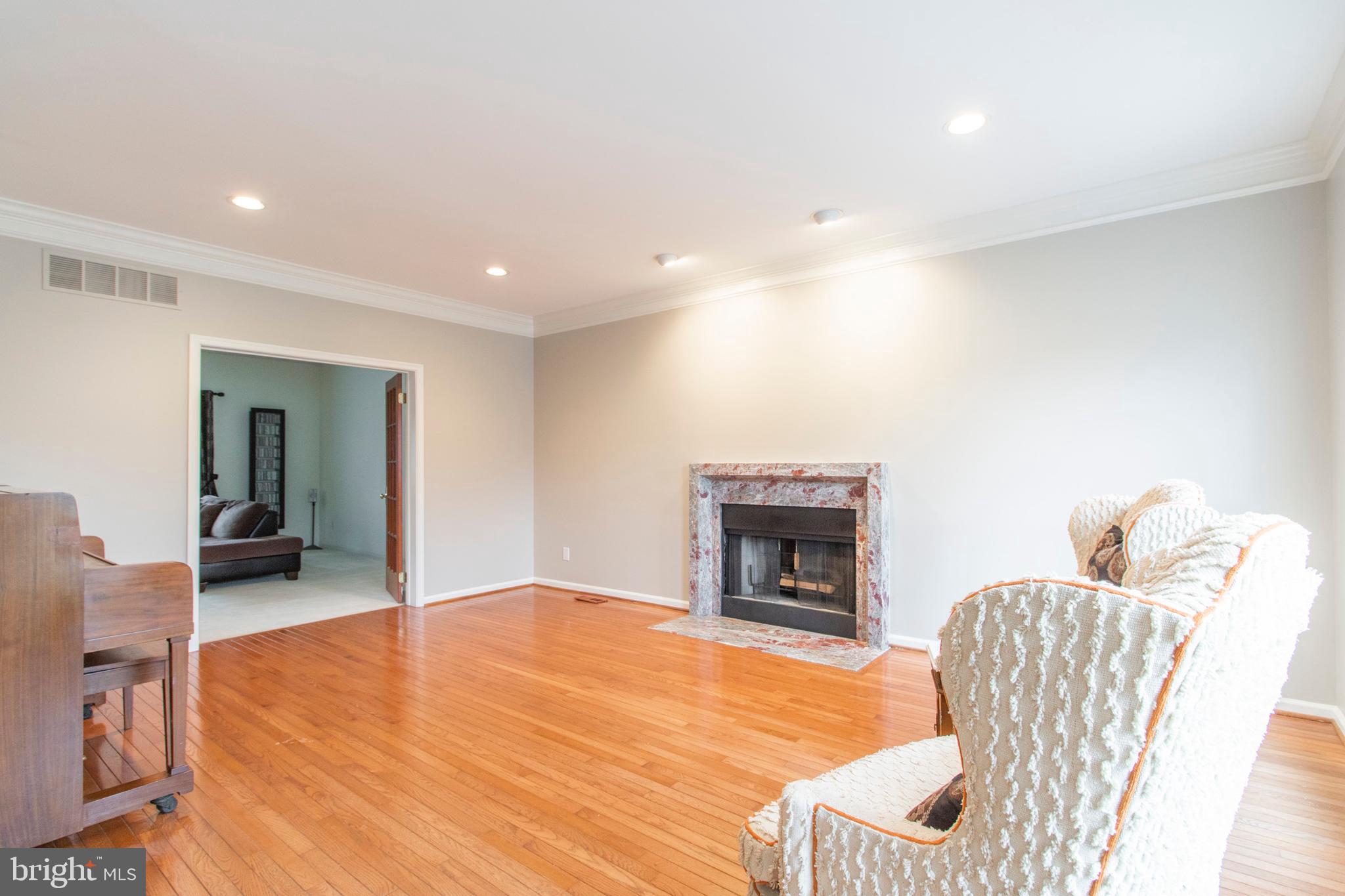 825 Redgate Road Dresher, PA 19025 - Photo 10 of 34 Flow from LR to open concept Kitchen/Family Room.