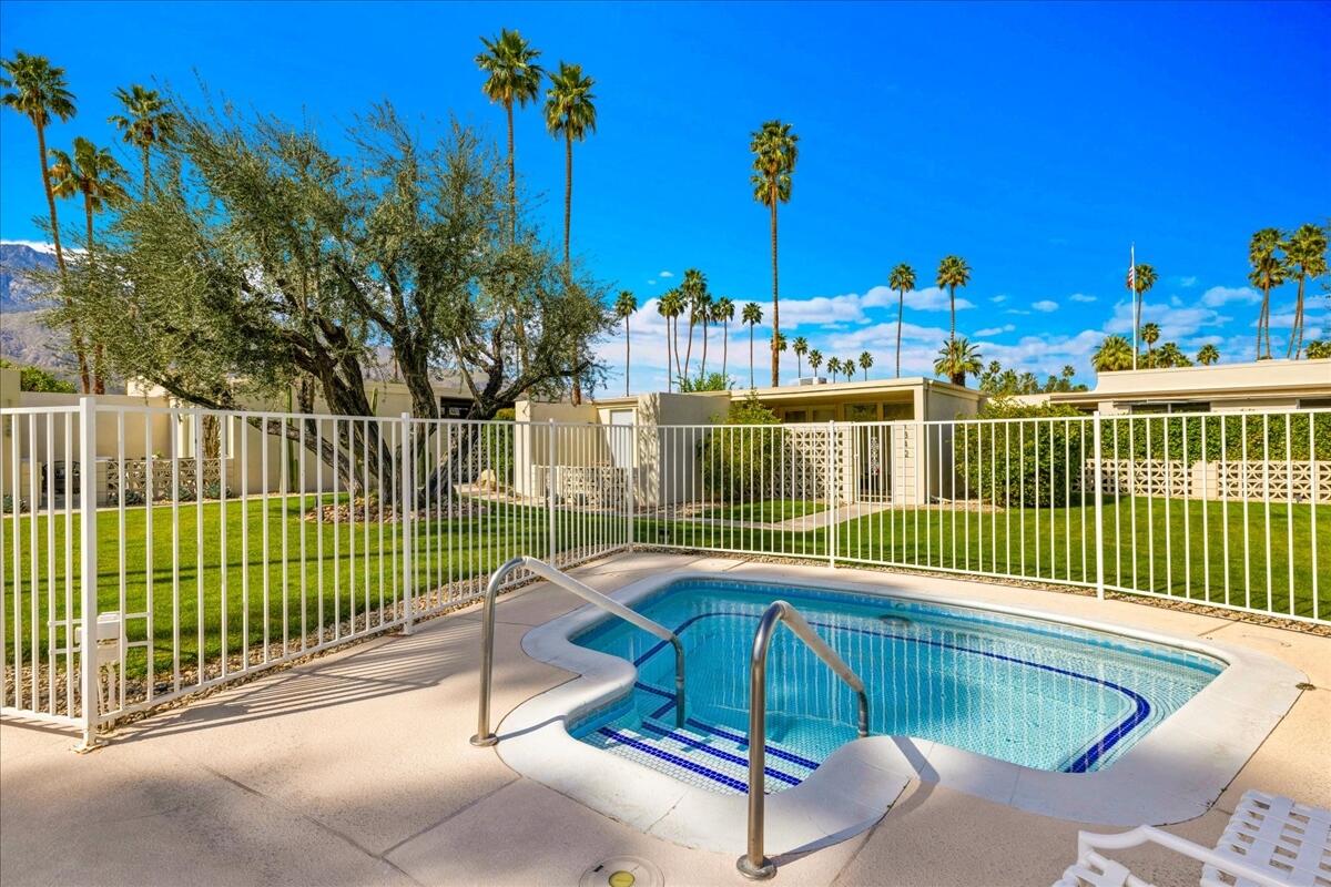 1859 Sandcliff Road Palm Springs, CA 92264 - Photo 33 of 37 Spa