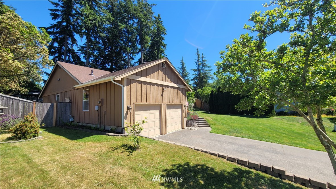 619 Rice Court Steilacoom, WA 98388 - Photo 3 of 40