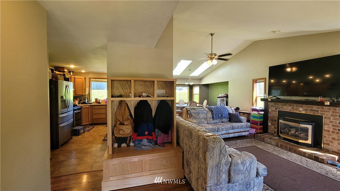 619 Rice Court Steilacoom, WA 98388 - Photo 7 of 40