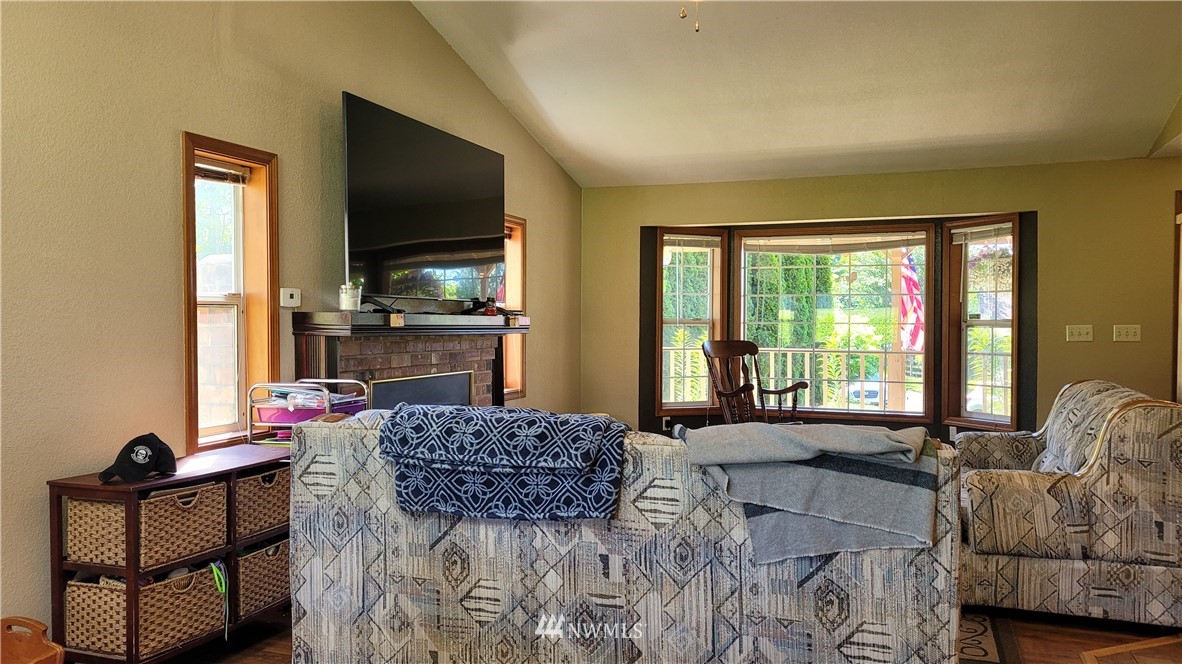 619 Rice Court Steilacoom, WA 98388 - Photo 9 of 40