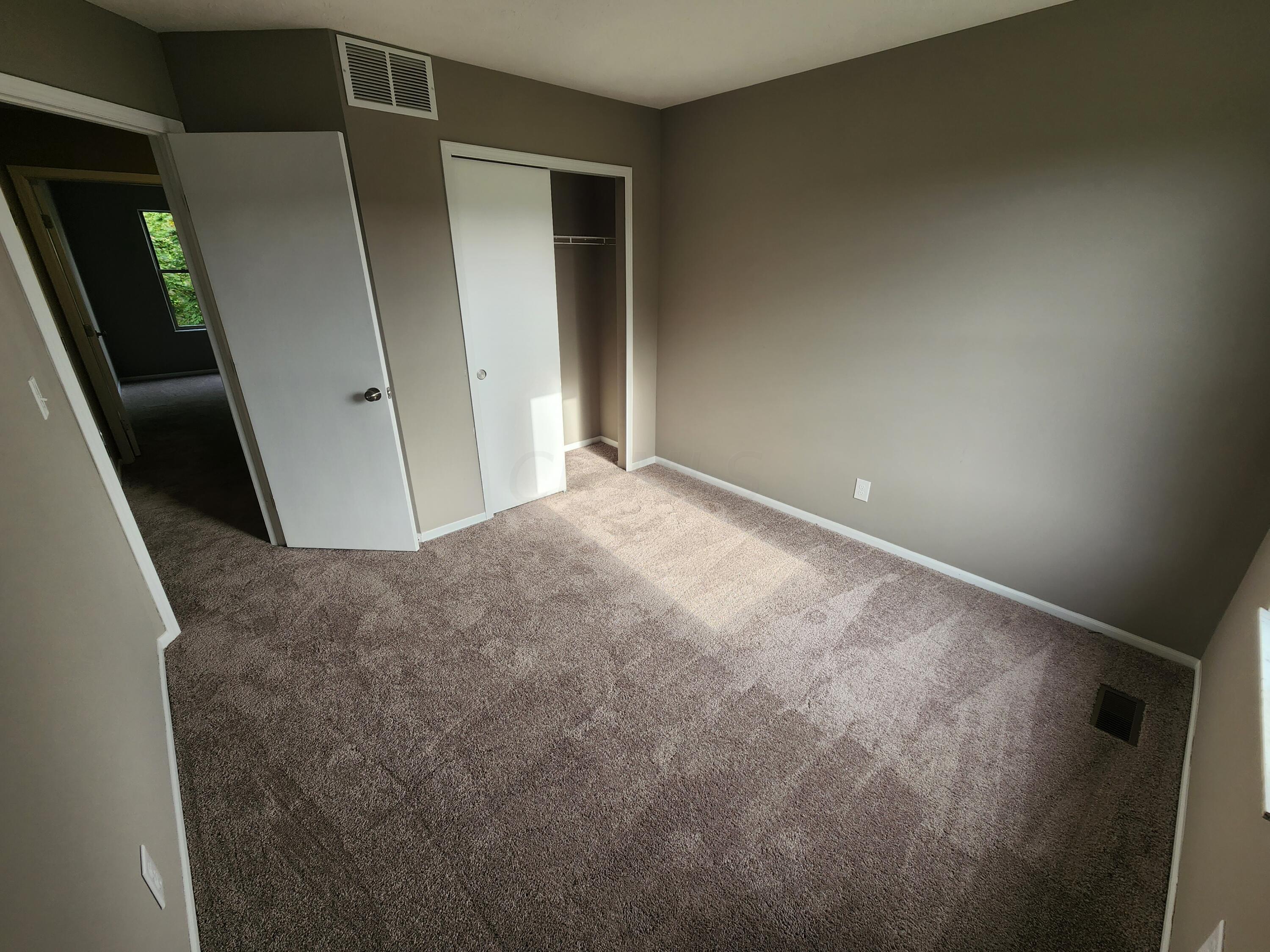 2748 Raphael Drive Columbus, OH 43232 - Photo 6 of 14 6