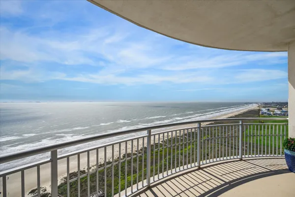 $2,300,000 | 801 East Beach Drive, Unit TW2305, Galveston, TX 77550