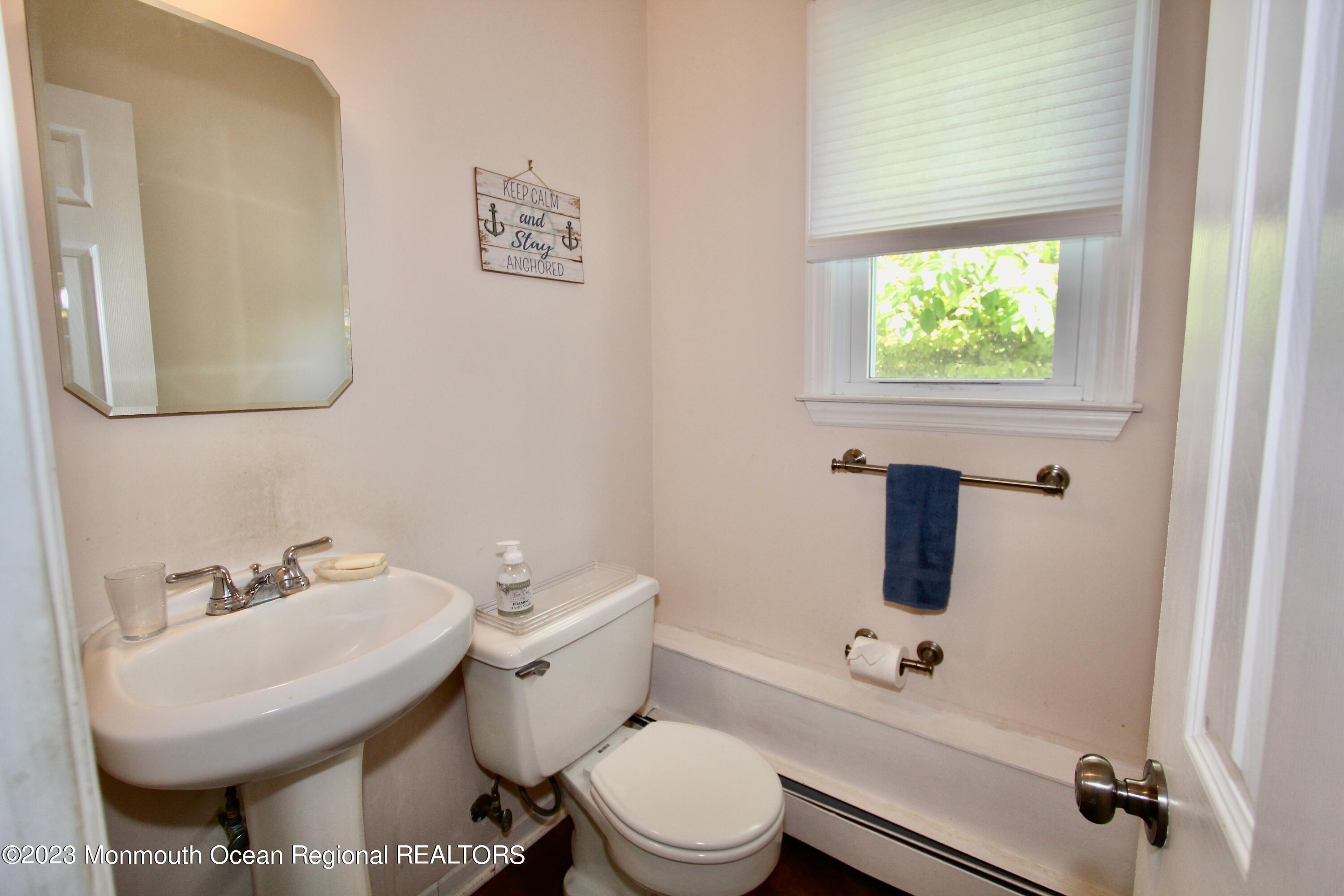 211 Valley Road Neptune Township, NJ 07753 - Photo 14 of 27 211 valley - 17