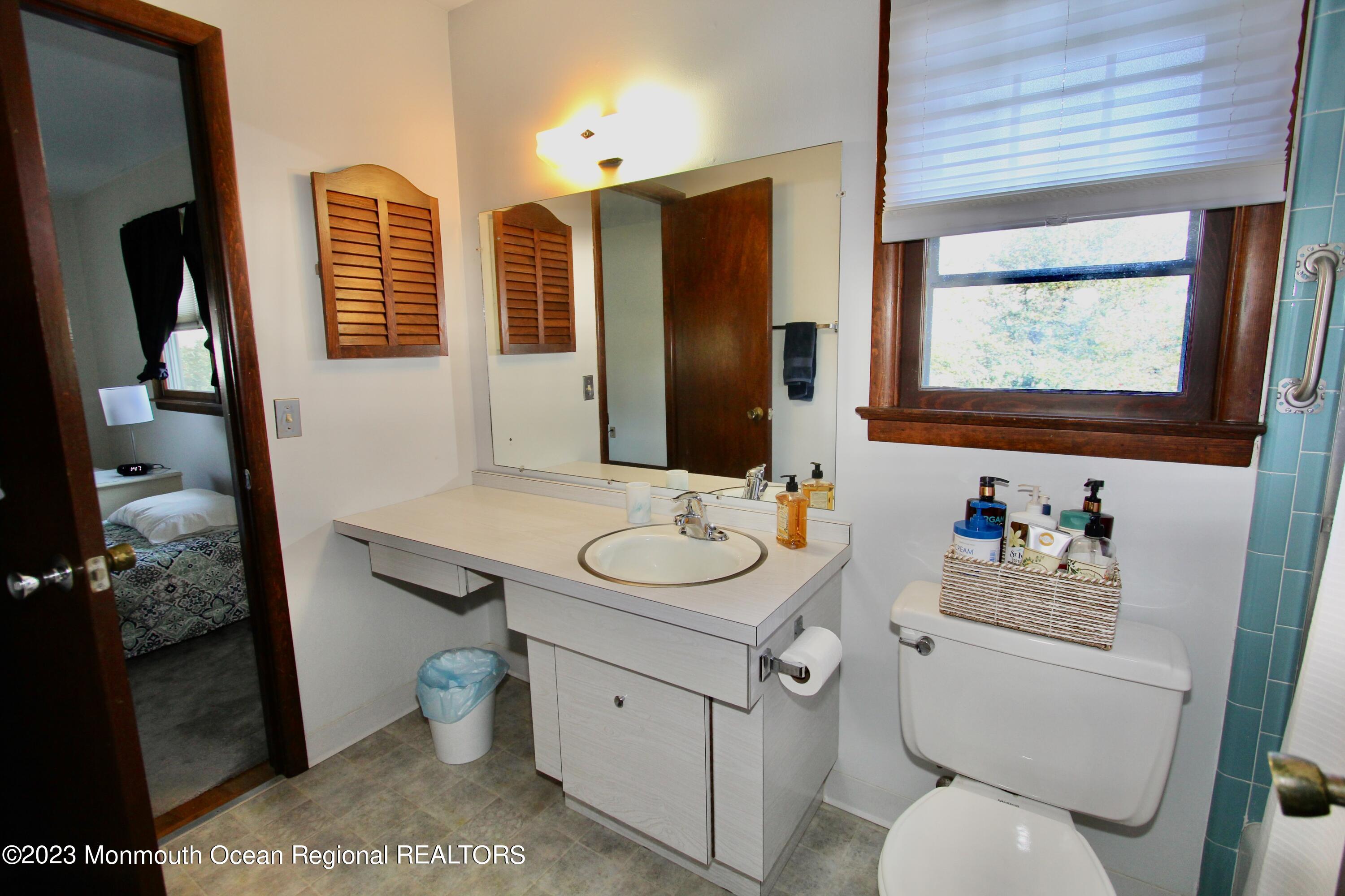 211 Valley Road Neptune Township, NJ 07753 - Photo 18 of 27 211 valley - 22