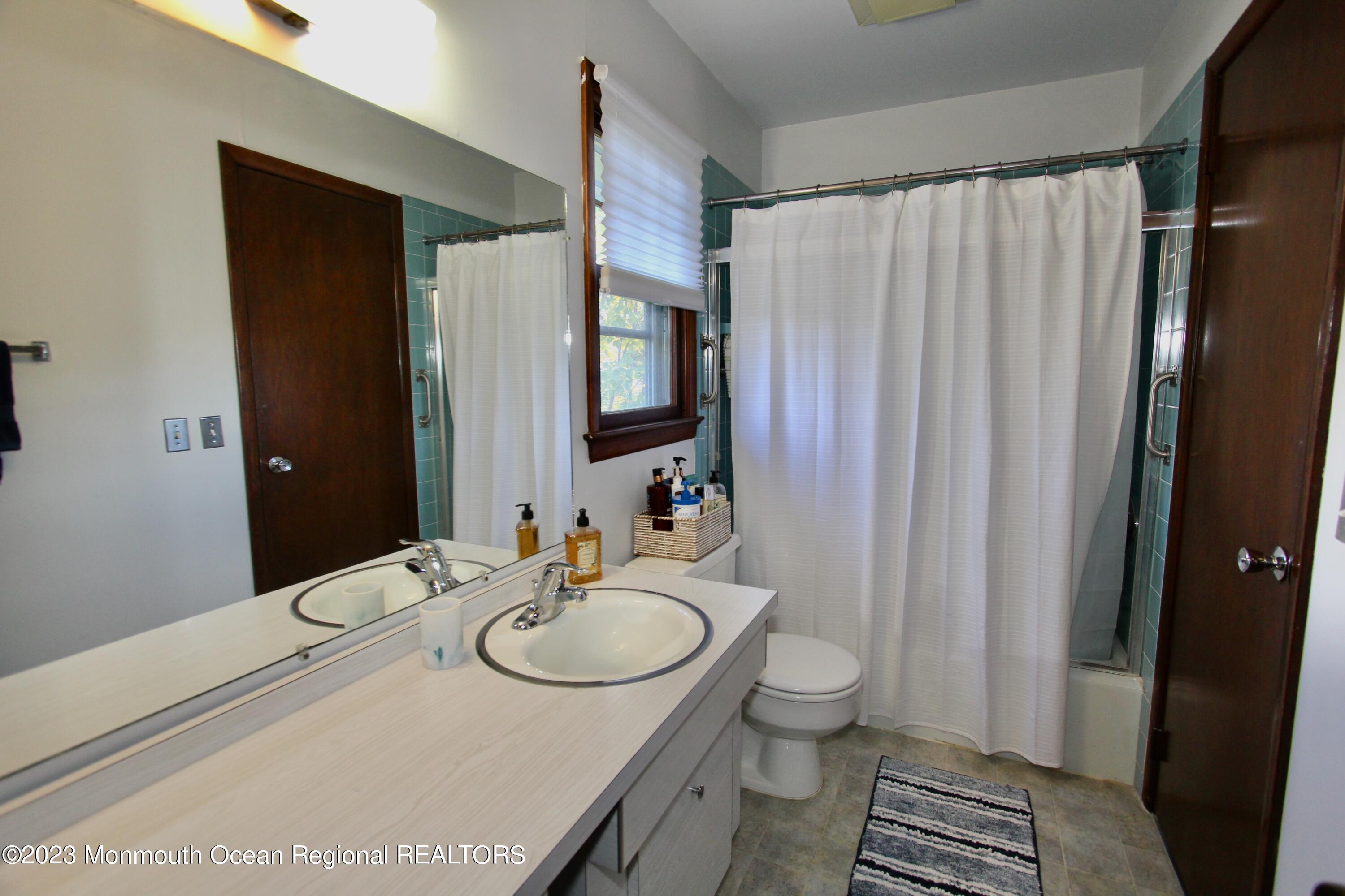 211 Valley Road Neptune Township, NJ 07753 - Photo 19 of 27 211 valley - 23