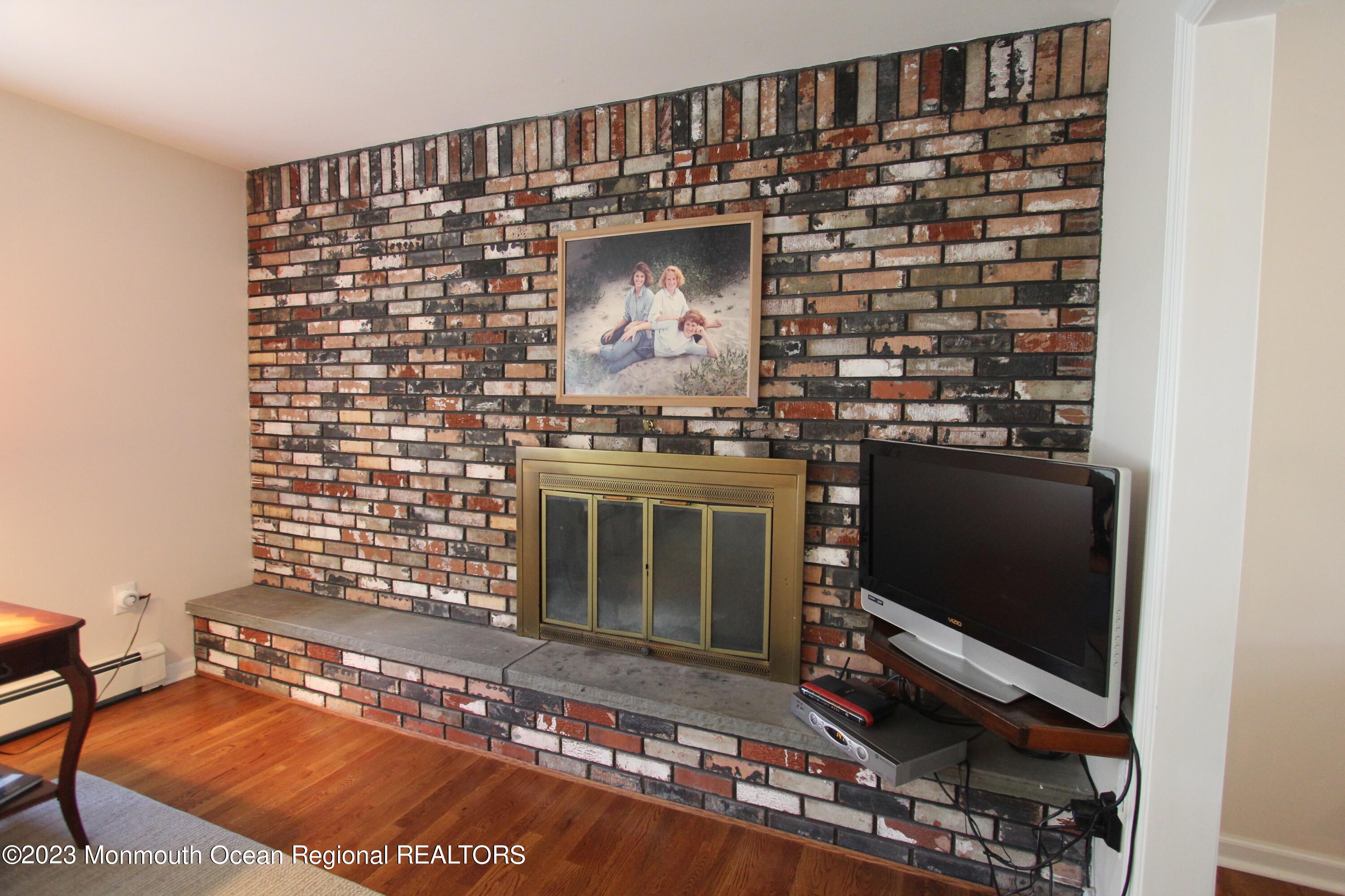 211 Valley Road Neptune Township, NJ 07753 - Photo 2 of 27 211 valley - 4