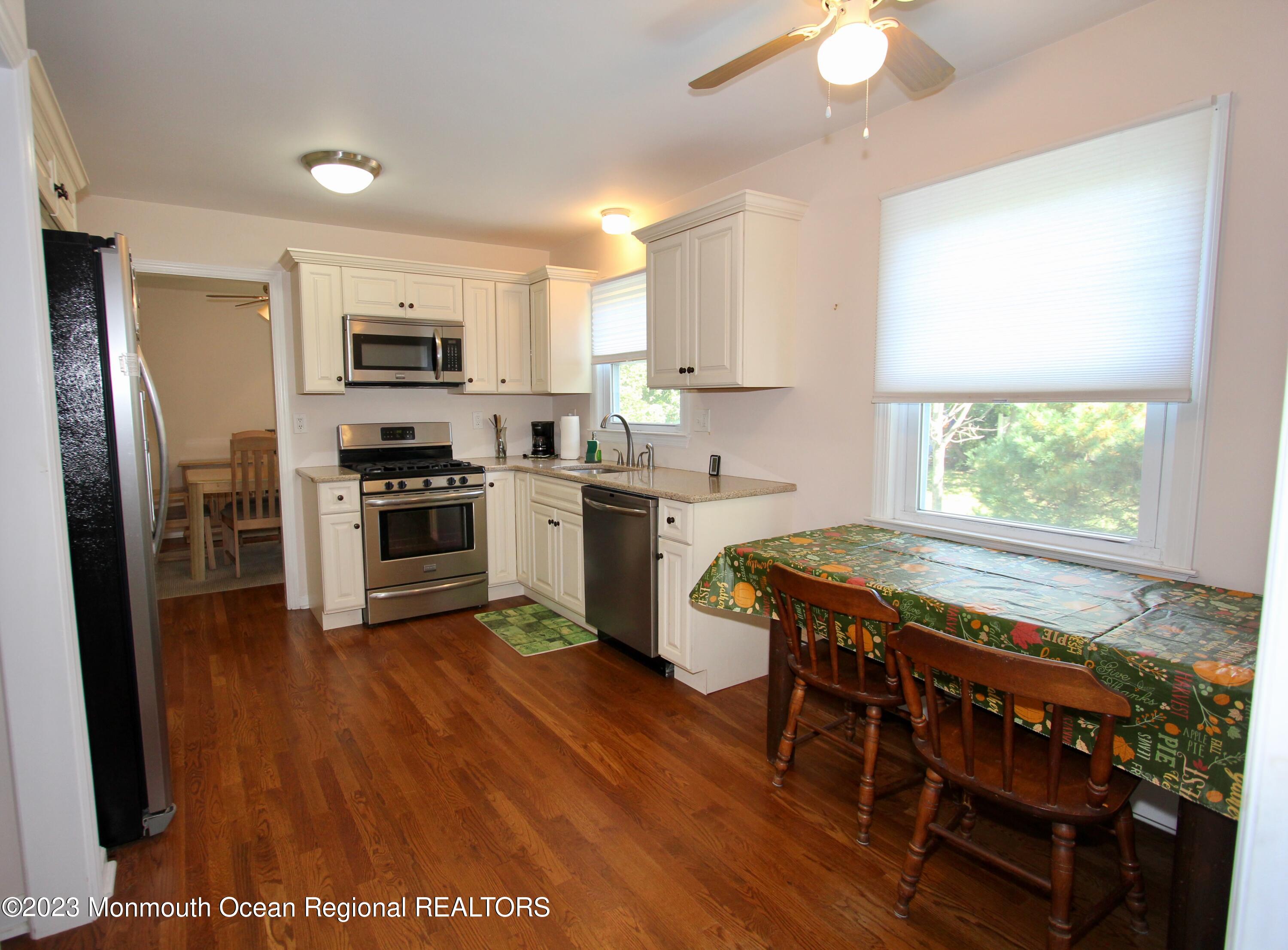 211 Valley Road Neptune Township, NJ 07753 - Photo 7 of 27 211 valley - 9