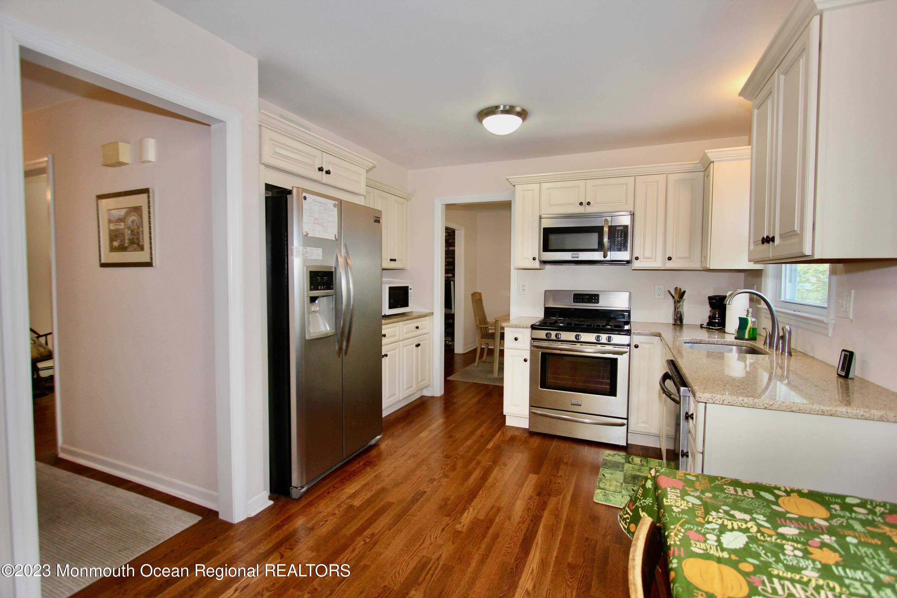 211 Valley Road Neptune Township, NJ 07753 - Photo 8 of 27 211 valley - 10