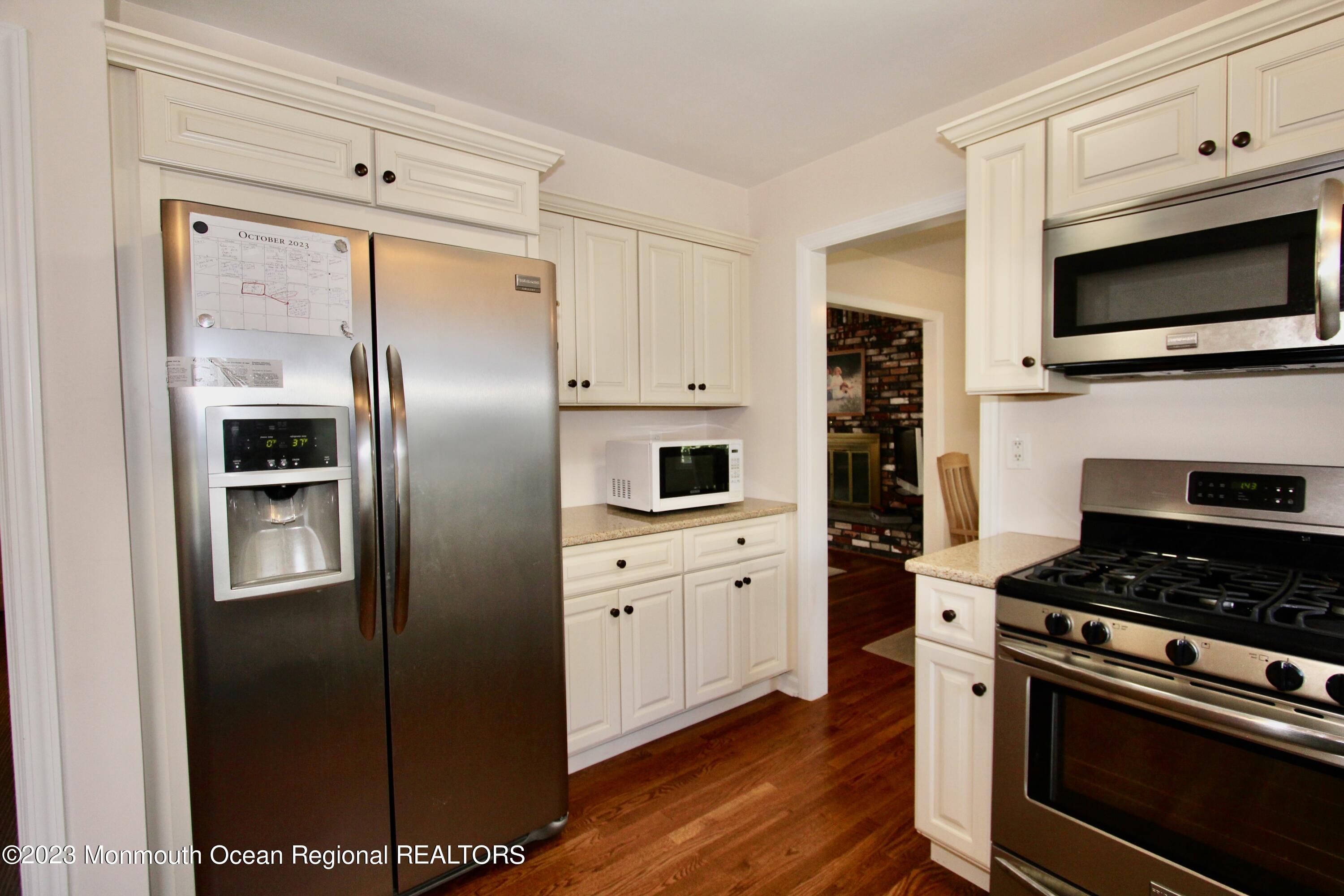 211 Valley Road Neptune Township, NJ 07753 - Photo 10 of 27 211 valley - 12