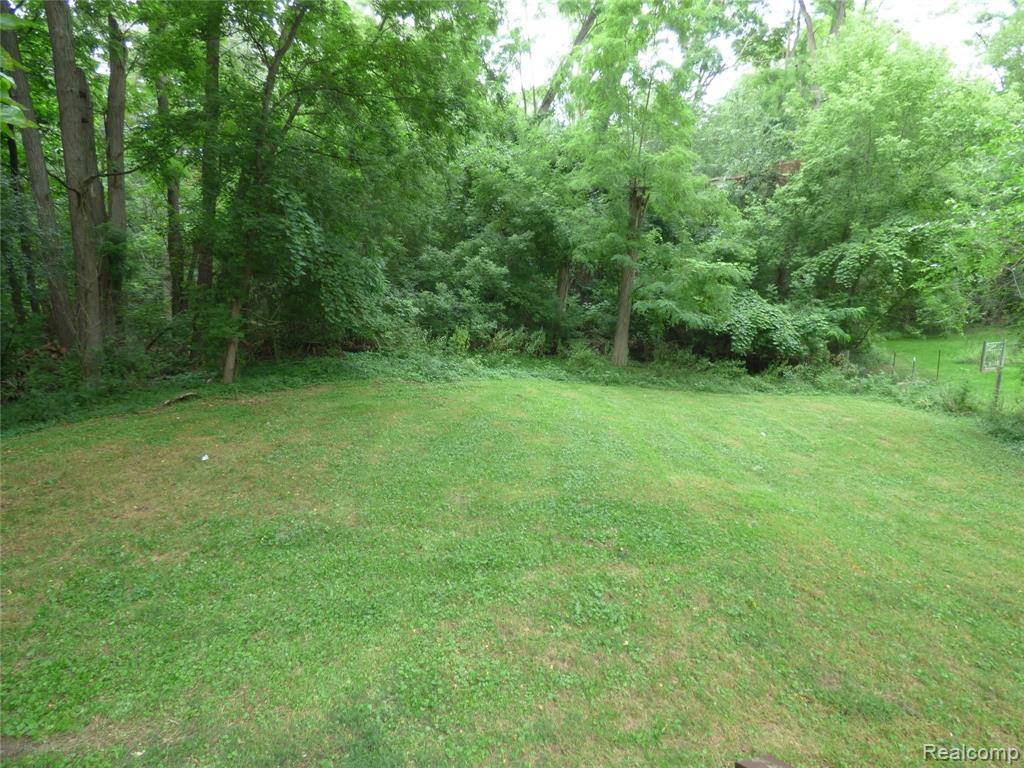 6120 Commerce Road West Bloomfield, MI 48324 - Photo 23 of 28