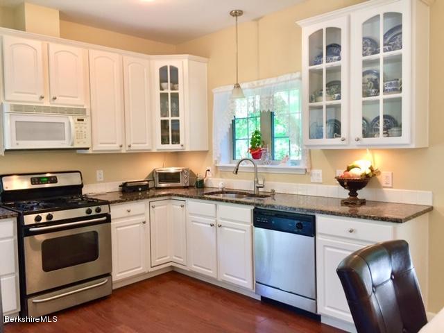 6 Ramsdell Road Great Barrington, MA 01230 - Photo 4 of 18 Bright Kitchen