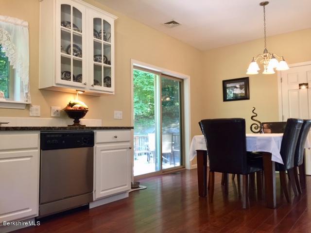 6 Ramsdell Road Great Barrington, MA 01230 - Photo 5 of 18 Dining area