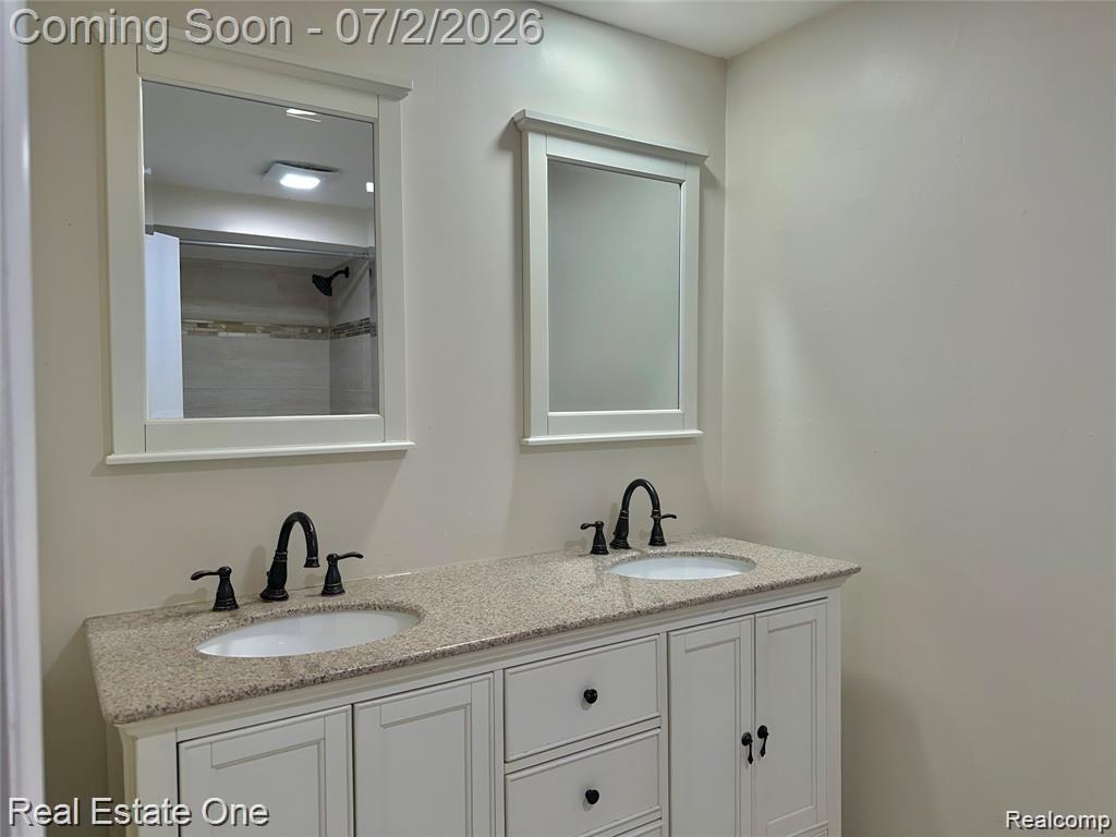 26950 Rochelle Street Dearborn Heights, MI 48127 - Photo 10 of 17