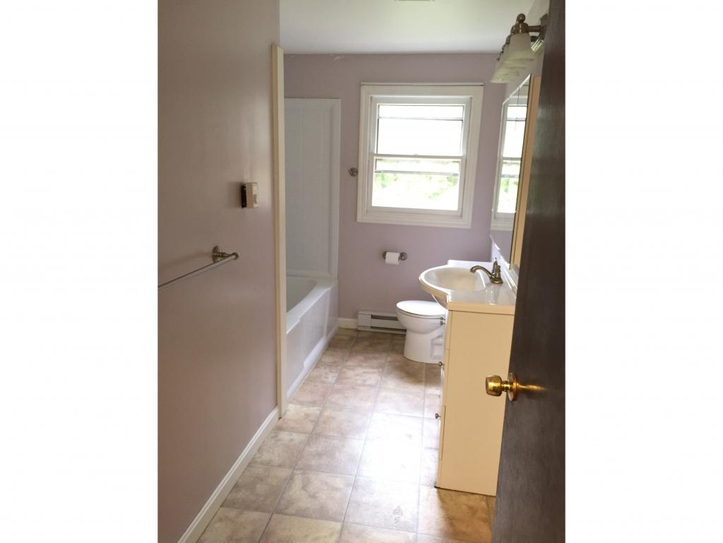 176 Island Pond Road Derry, NH 03038 - Photo 10 of 26