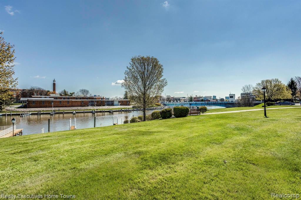 817 EAST Point Port Port Huron, MI 48060 - Photo 44 of 48