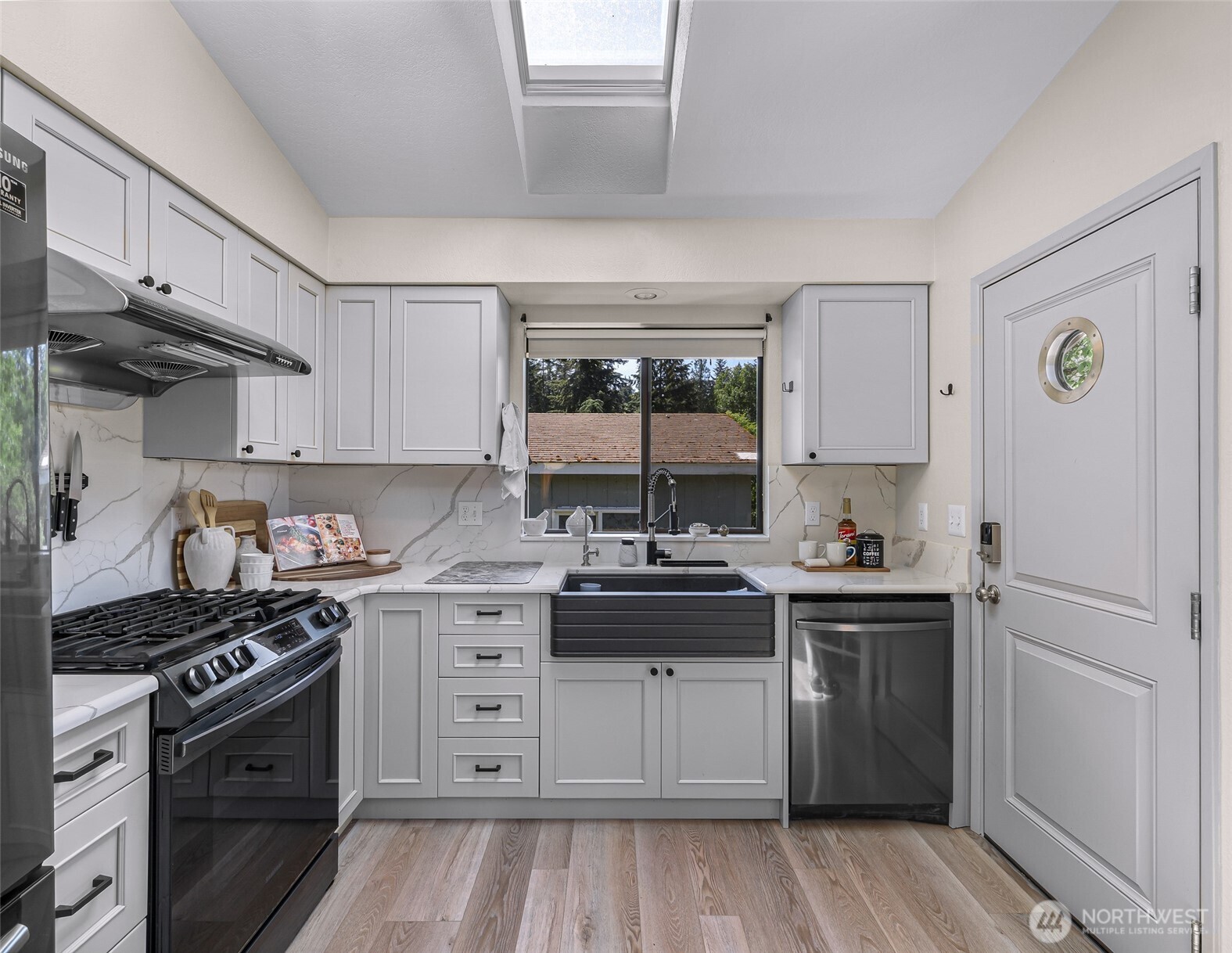 6465 Haven Way Clinton, WA 98236 - Photo 7 of 27