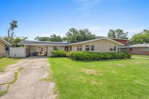 $1,400 | 2207 Clooney Street, Lake Charles, LA 70601