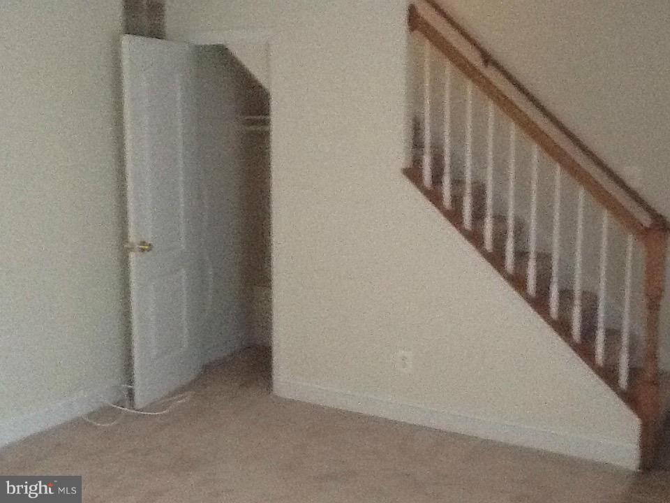 9216 Hood Road Manassas, VA 20110 - Photo 6 of 16 Living Room