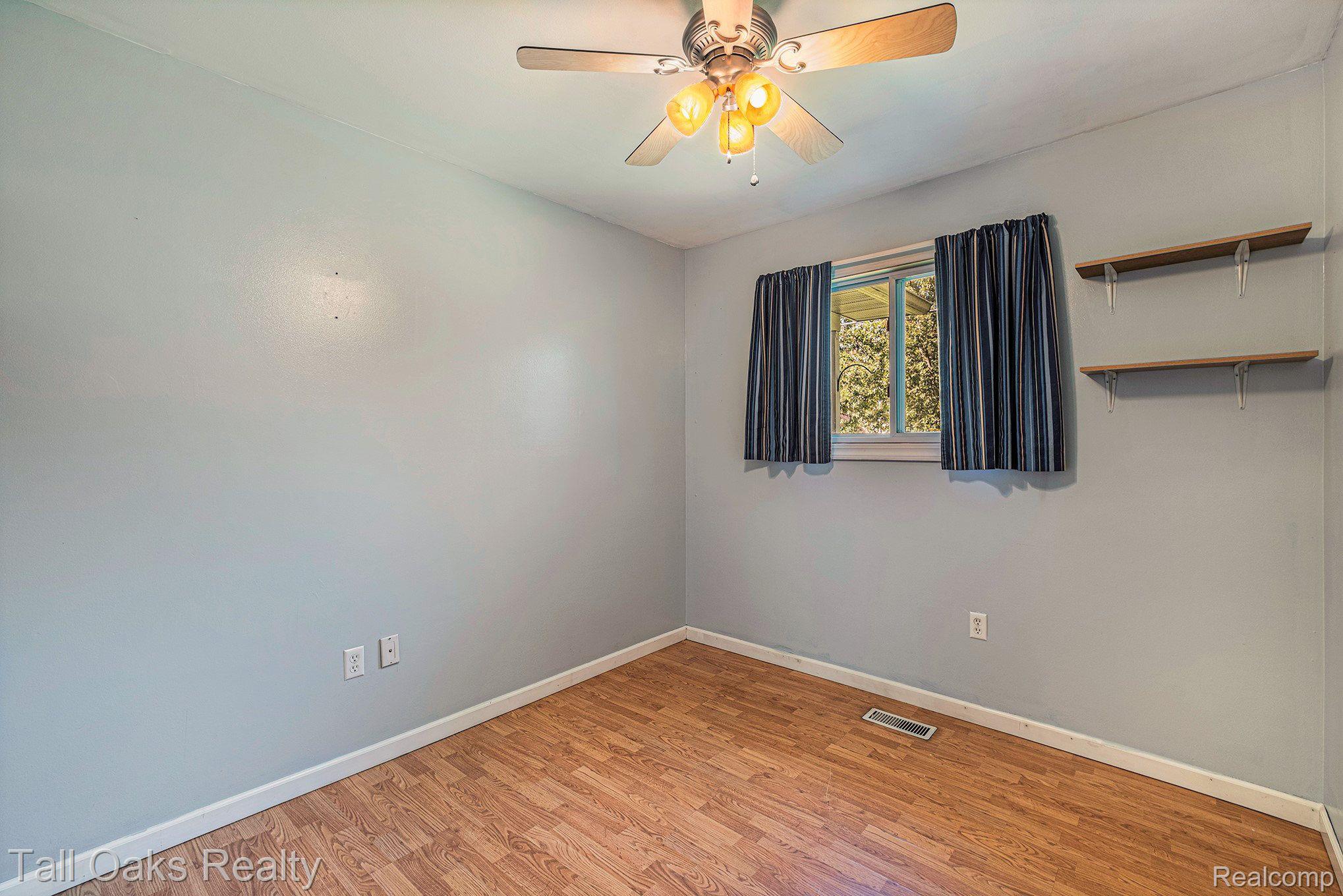 2073 Howe Road Burton, MI 48519 - Photo 9 of 16 Gallery Image 9