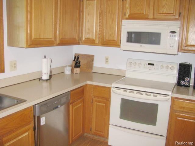 75695 Peters Drive Romeo, MI 48065 - Photo 14 of 40 #14 Kitchen.jpg