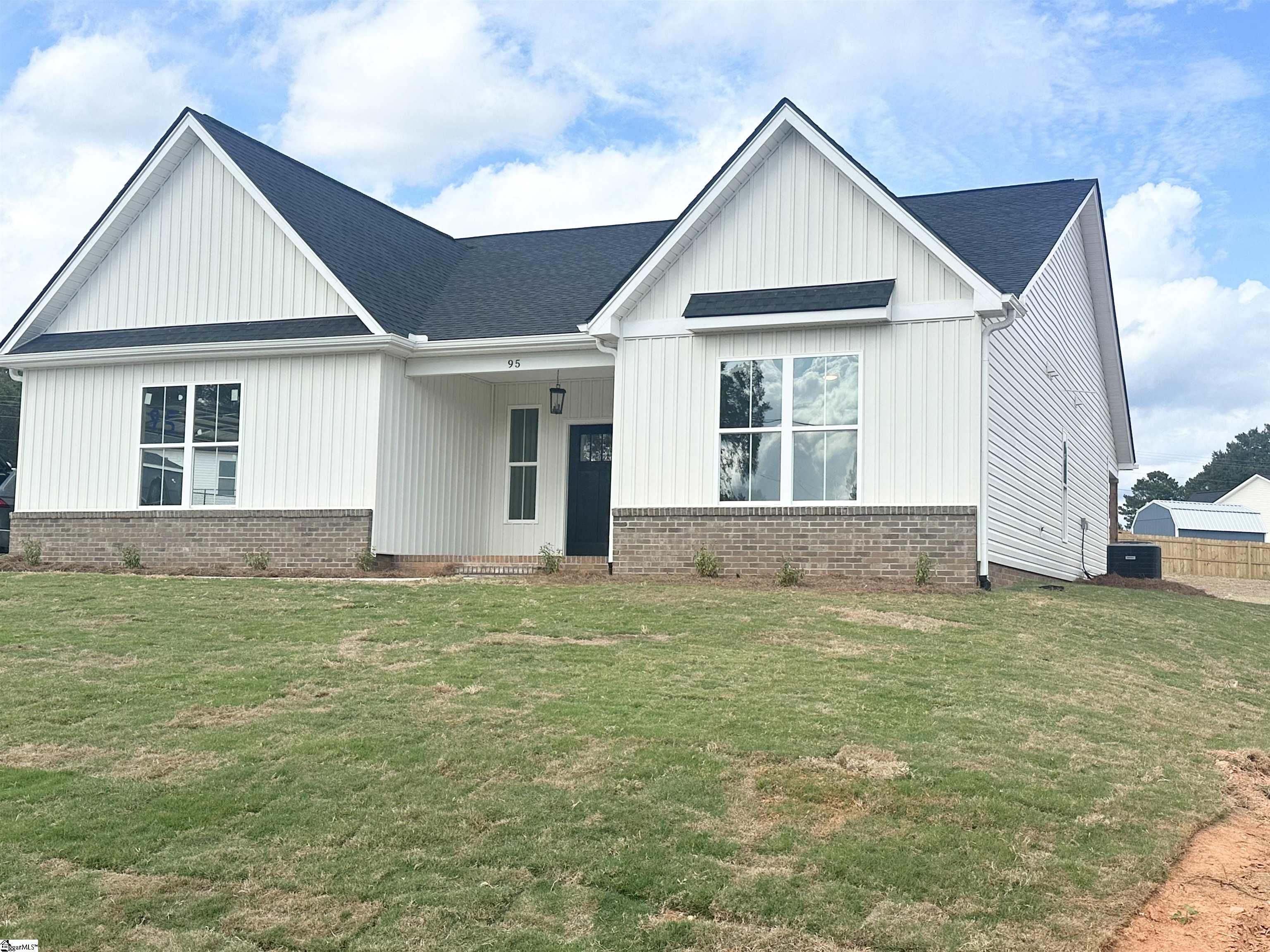 95 Hope Road Gray Court, SC 29645 - Photo 2 of 20