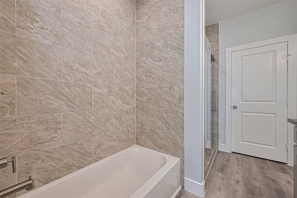 7926 Easter Street Houston, TX 77088 - Photo 20 of 24 a bathroom with a bathtub