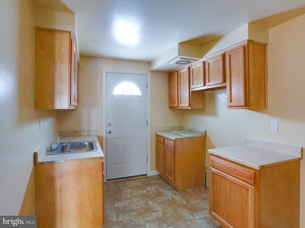 5231 Darien Road Baltimore, MD 21206 - Photo 4 of 30 Kitchen