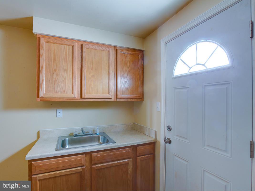 5231 Darien Road Baltimore, MD 21206 - Photo 5 of 30 Kitchen