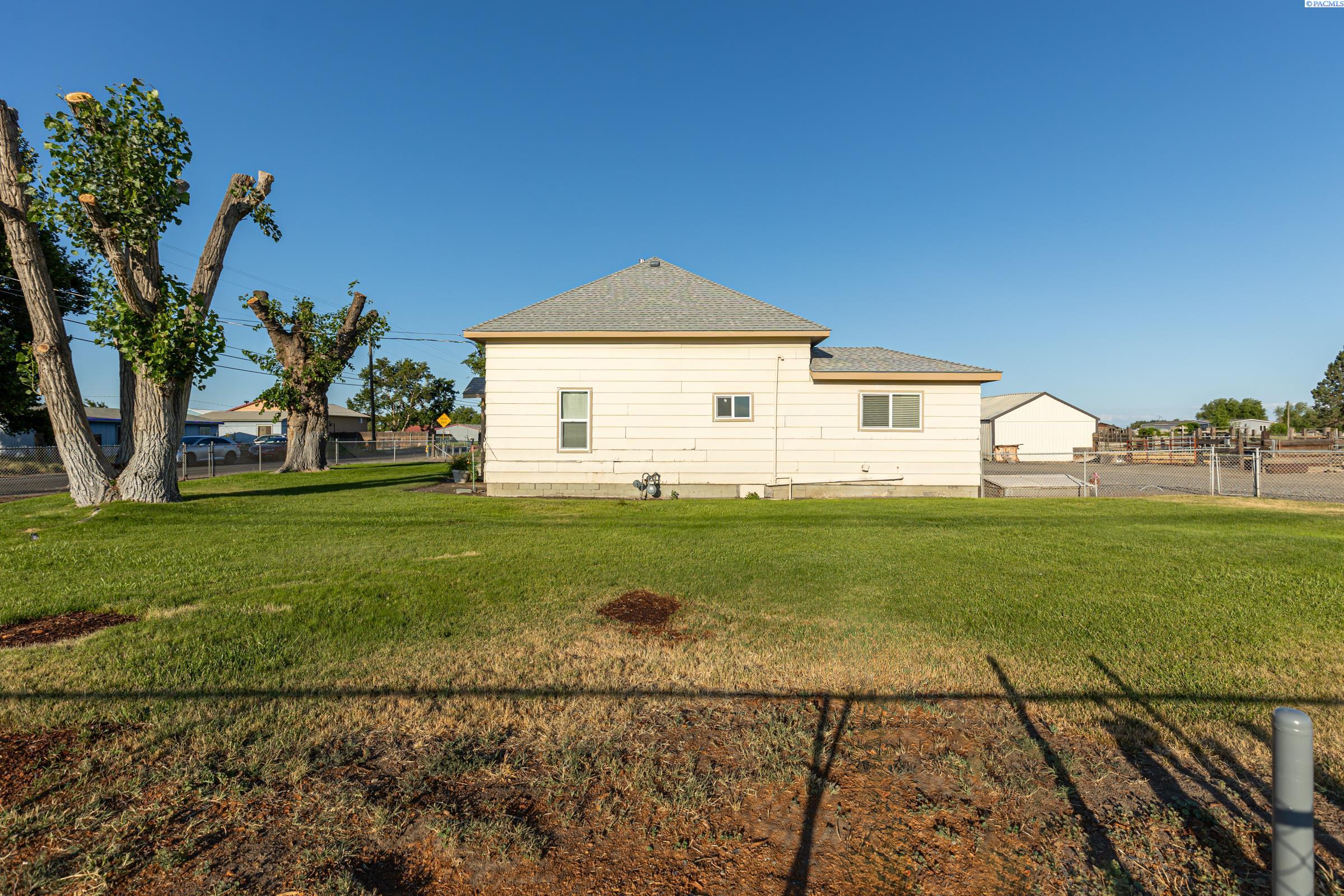222705 East Cochran Road Kennewick, WA 99337 - Photo 4 of 41 Gallery Image 4