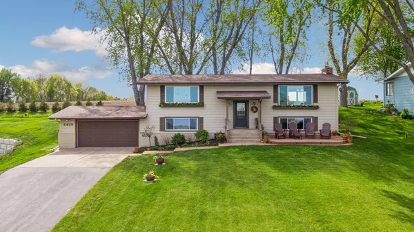 $525,000 | 5435 County Road 6 Southwest, Howard Lake, MN 55349