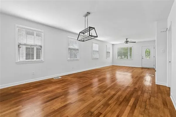 $2,000 | 6942 Canal Boulevard, New Orleans, LA 70124