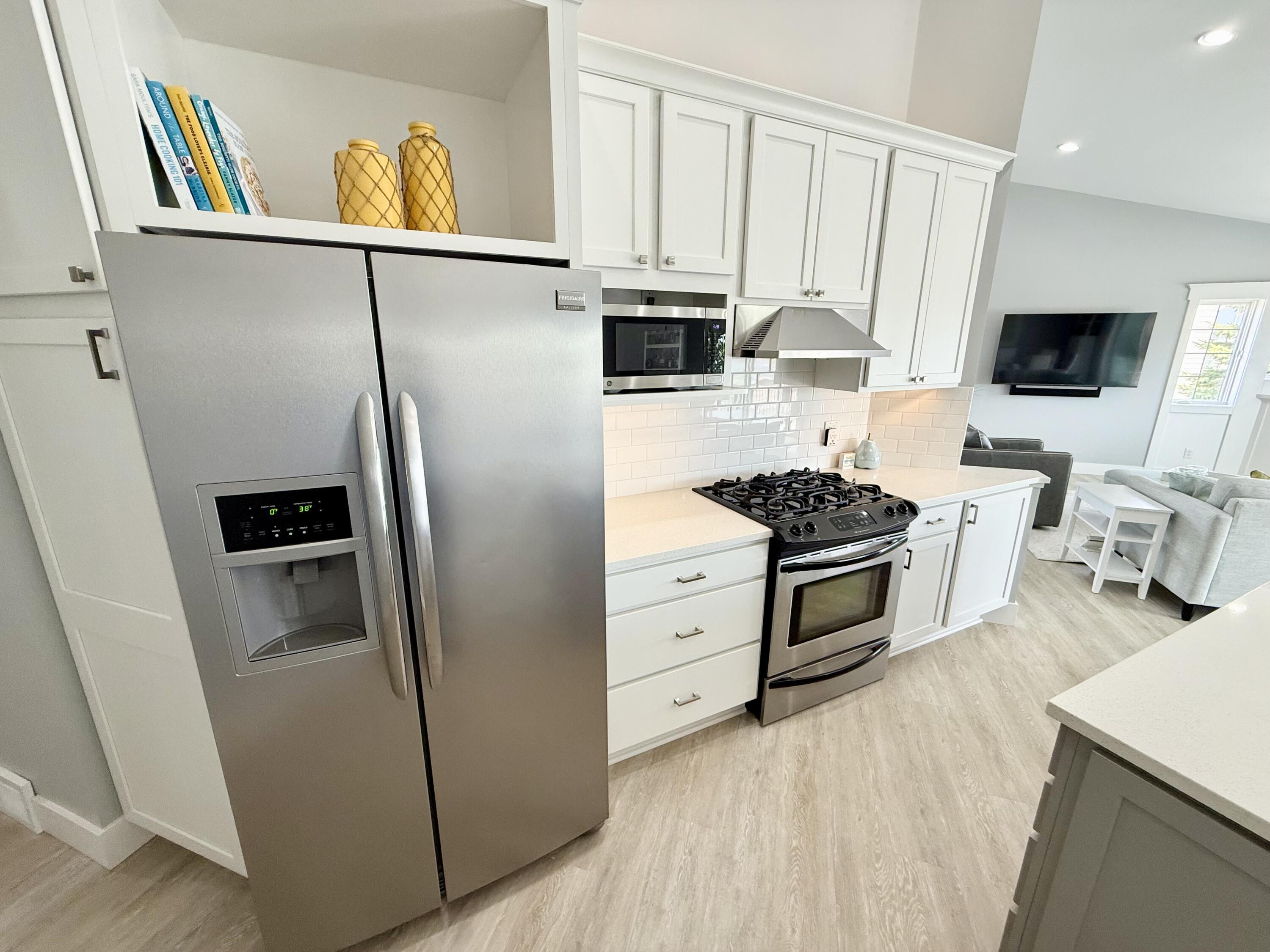 3633 Marina View Point Muskegon, MI 49441 - Photo 7 of 48 IMG_8888